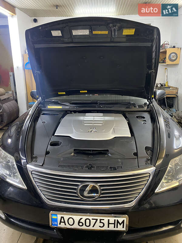 Седан Lexus LS 2007 в Ужгороде