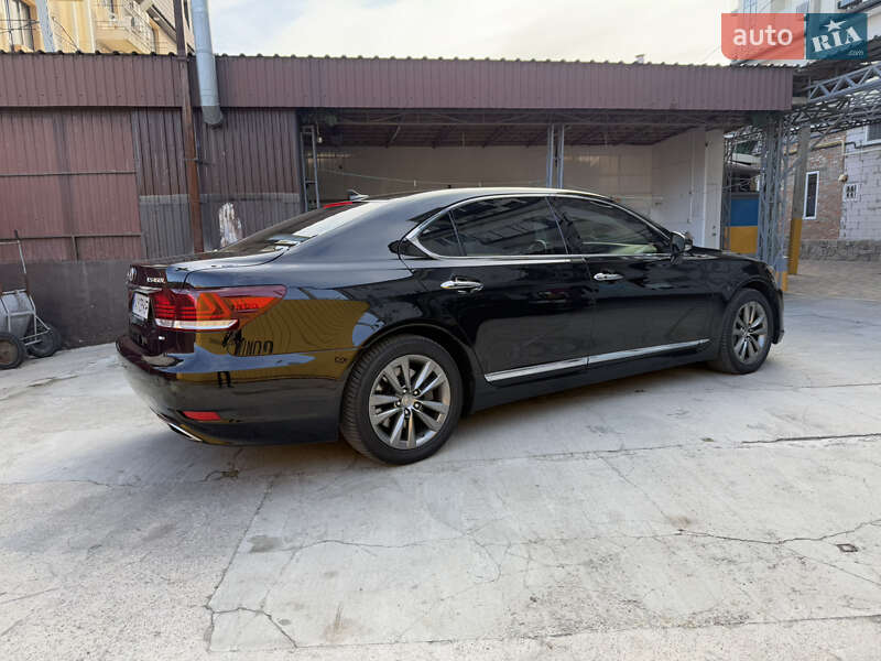Седан Lexus LS 2012 в Умани