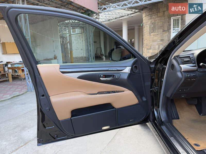 Седан Lexus LS 2012 в Умани