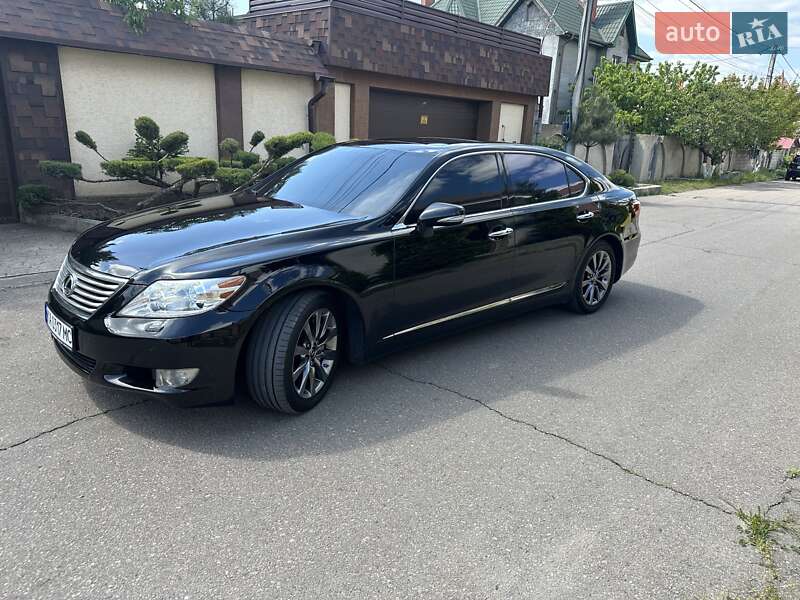 Седан Lexus LS 2010 в 