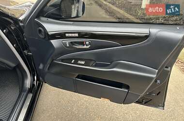 Седан Lexus LS 2010 в 