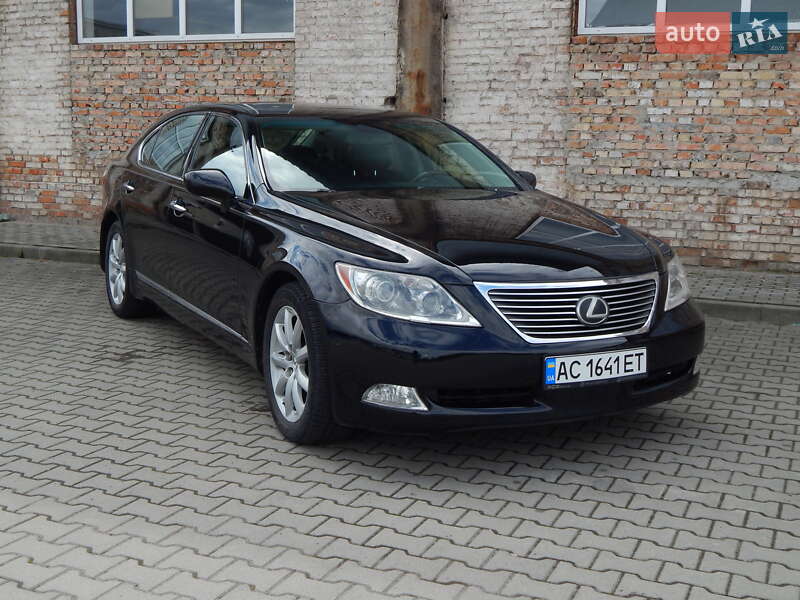 Седан Lexus LS 2007 в Нововолынске