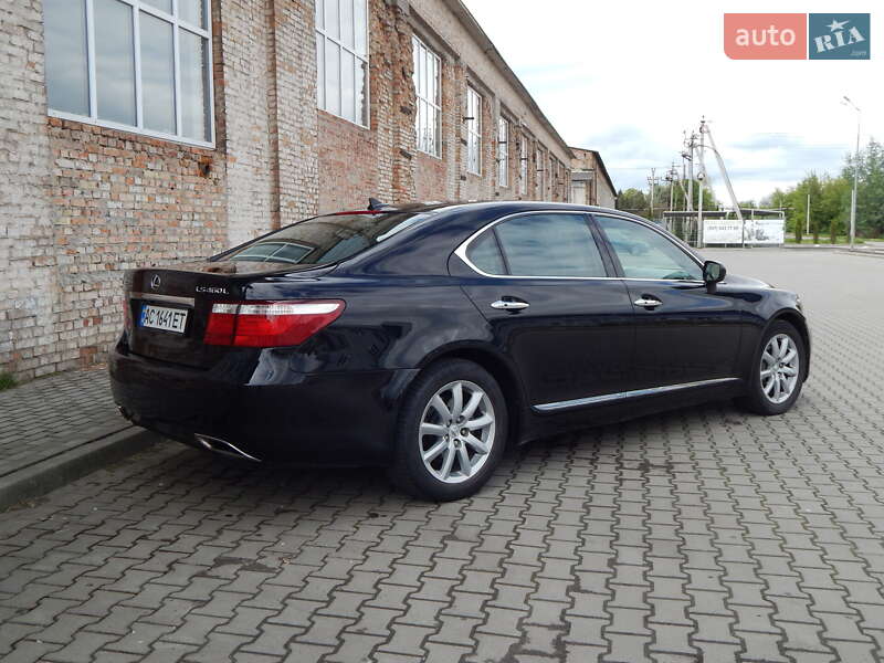 Седан Lexus LS 2007 в Нововолынске