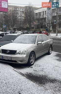 Седан Lexus LS 2000 в 