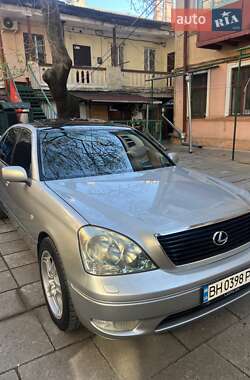 Седан Lexus LS 2000 в 