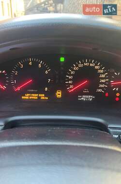 Седан Lexus LS 2000 в 