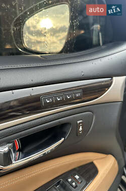 Седан Lexus LS 2013 в 