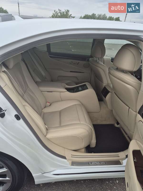 Седан Lexus LS 2013 в Киеве