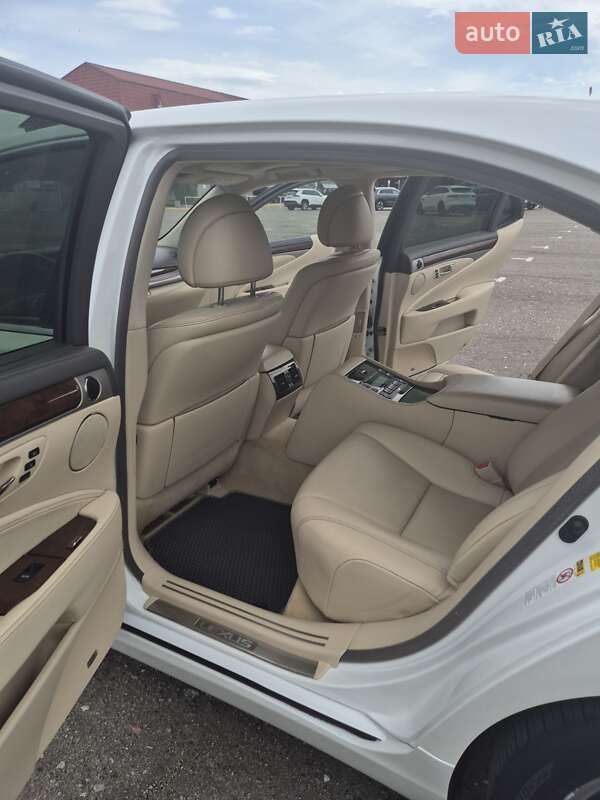 Седан Lexus LS 2013 в Киеве