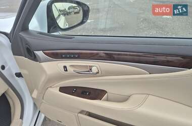 Седан Lexus LS 2013 в 