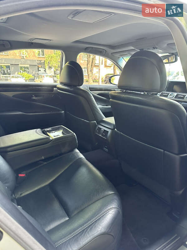 Седан Lexus LS 2013 в Киеве