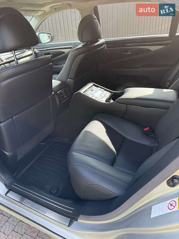 Седан Lexus LS 2014 в Луцке