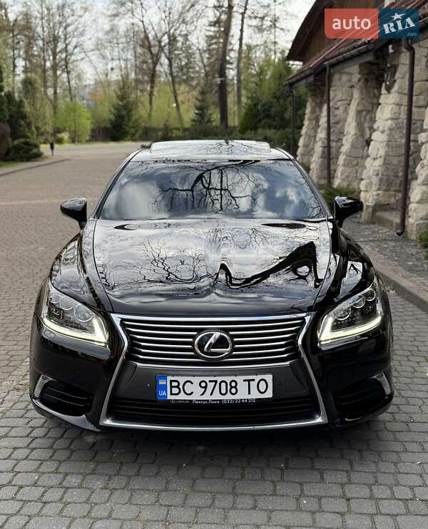 Седан Lexus LS 2013 в Львові