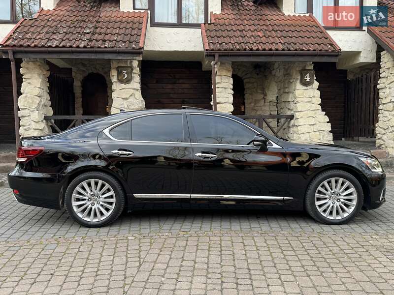 Седан Lexus LS 2013 в Львові
