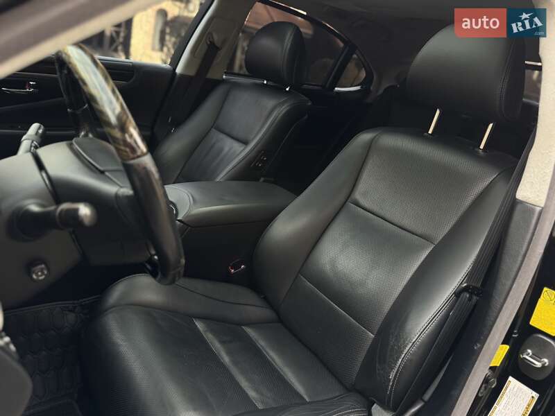 Седан Lexus LS 2013 в Львові