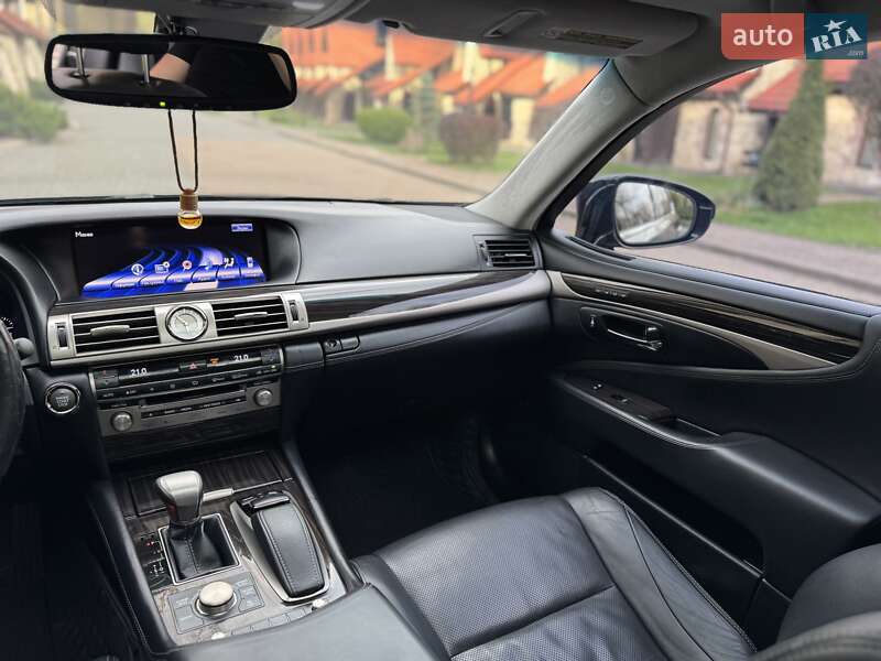Седан Lexus LS 2013 в Львові
