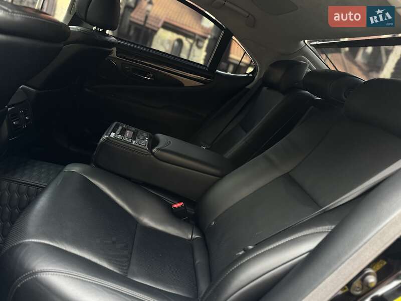 Седан Lexus LS 2013 в Львові