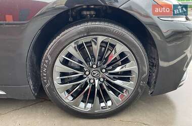 Седан Lexus LS 2018 в 