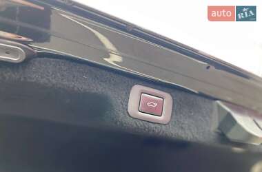 Седан Lexus LS 2018 в 