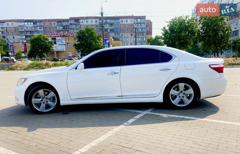 Седан Lexus LS 2008 в Сумах