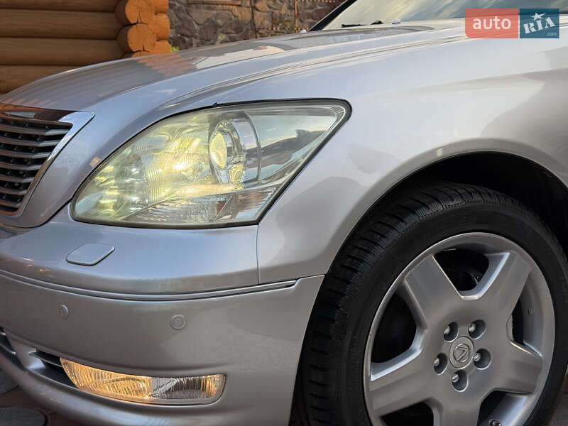 Седан Lexus LS 2004 в Вараше