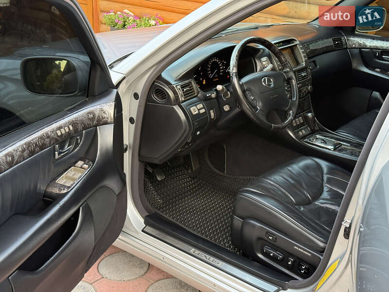 Седан Lexus LS 2004 в Вараше