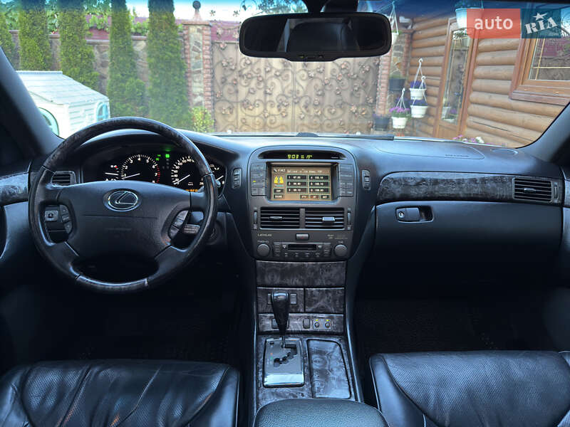 Седан Lexus LS 2004 в Вараше