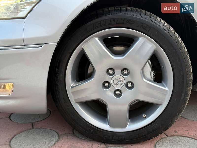 Седан Lexus LS 2004 в Вараше