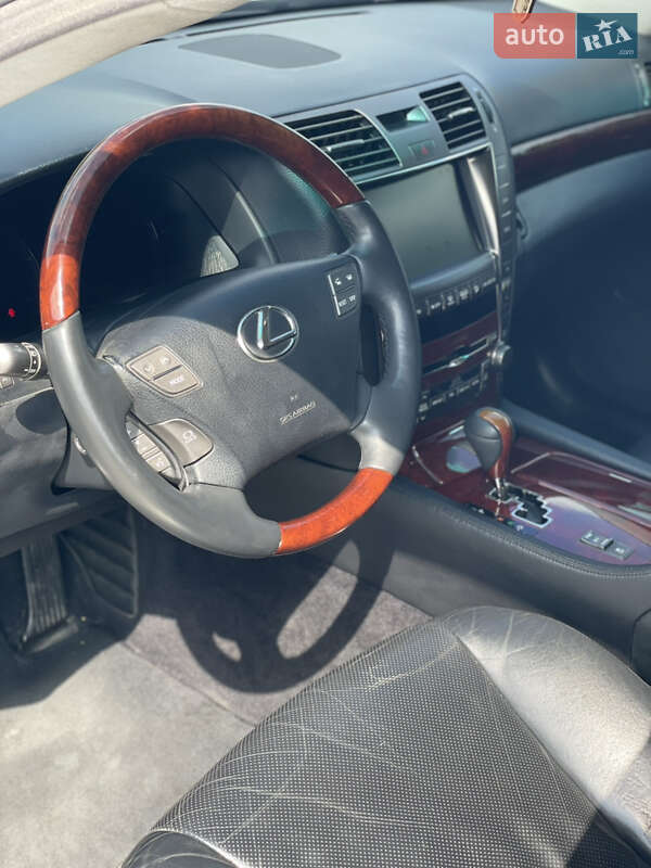 Седан Lexus LS 2008 в Дніпрі