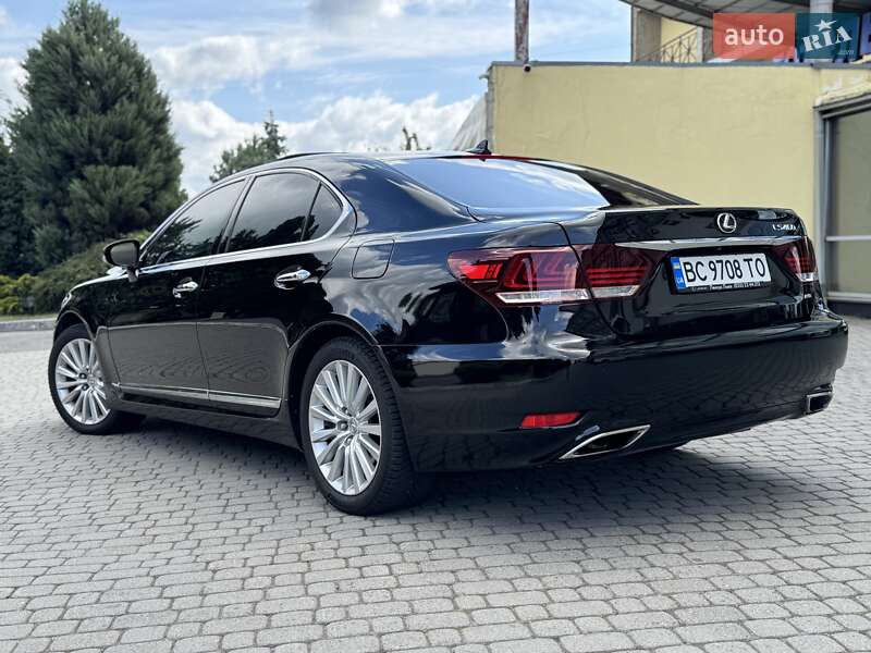 Седан Lexus LS 2013 в Львове