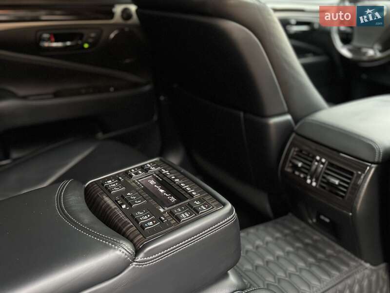 Седан Lexus LS 2013 в Львове