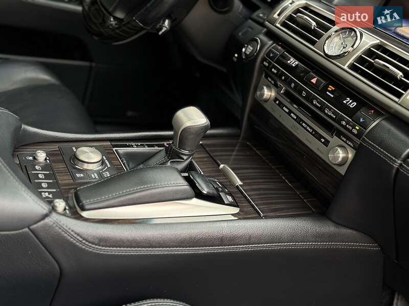 Седан Lexus LS 2013 в Львове
