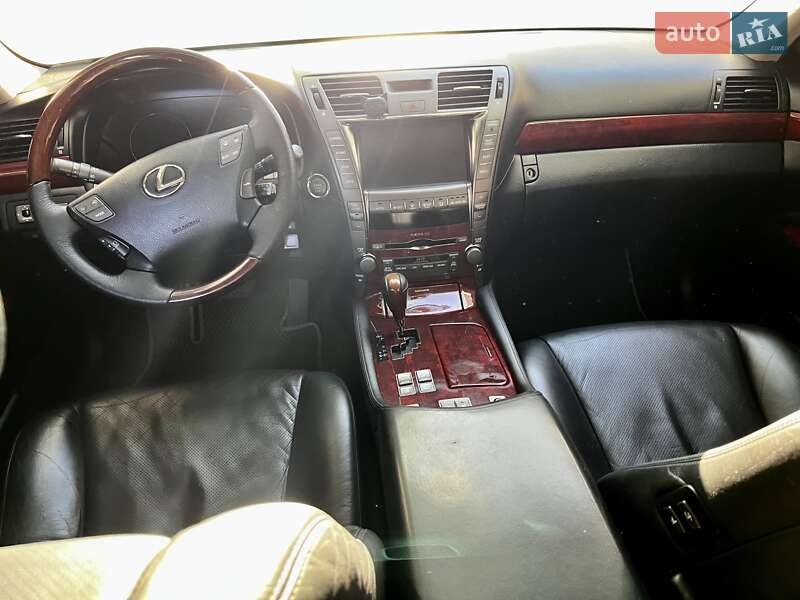 Седан Lexus LS 2008 в Сумах