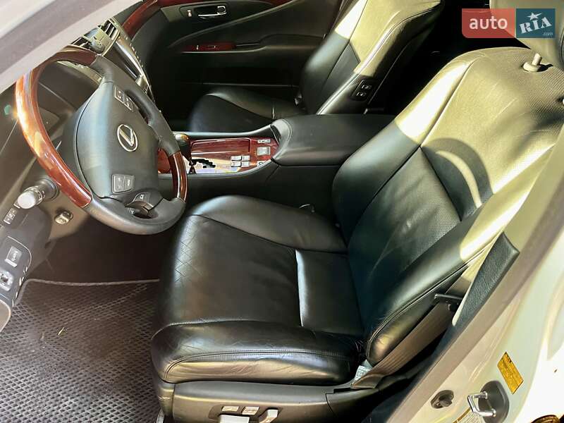 Седан Lexus LS 2008 в Сумах