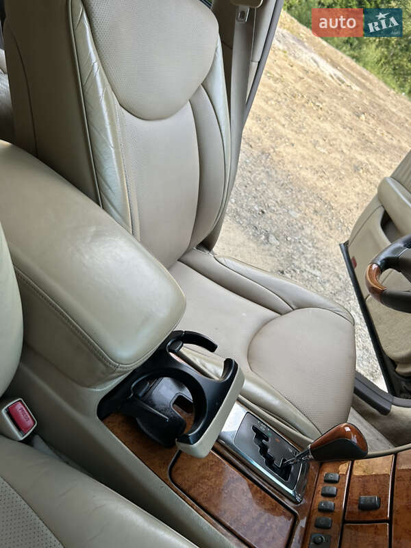 Седан Lexus LS 2004 в Яремче