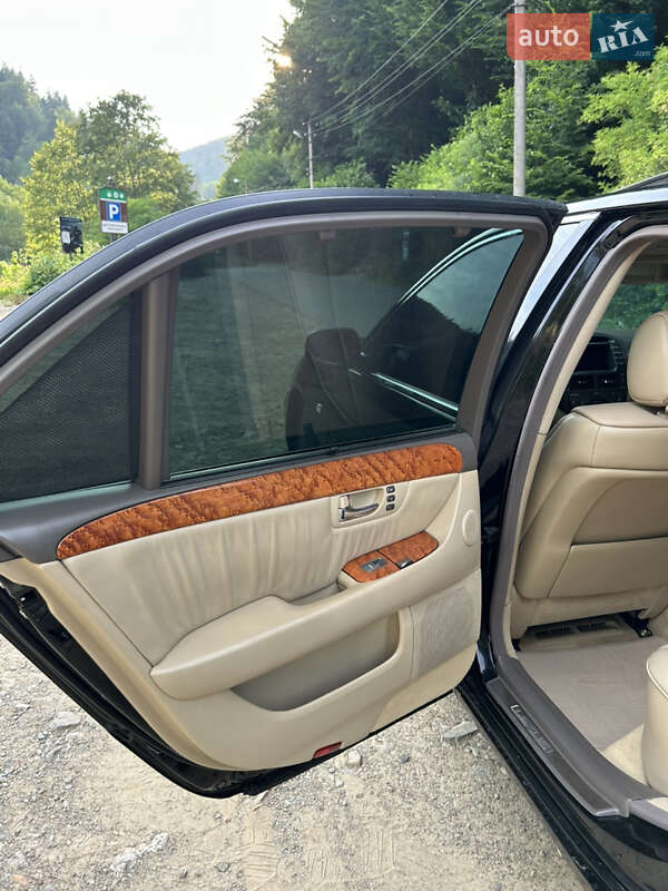Седан Lexus LS 2004 в Яремче