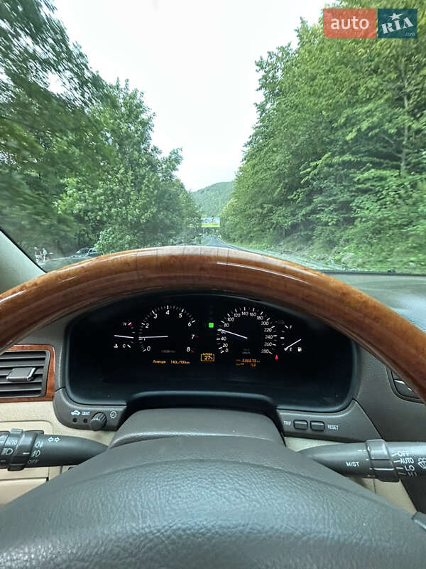 Седан Lexus LS 2004 в Яремче
