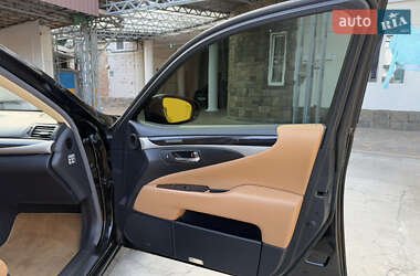 Седан Lexus LS 2012 в 