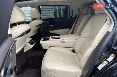Седан Lexus LS 2018 в 