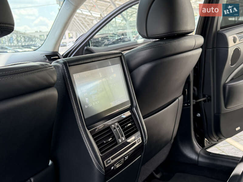 Седан Lexus LS 2013 в Львове