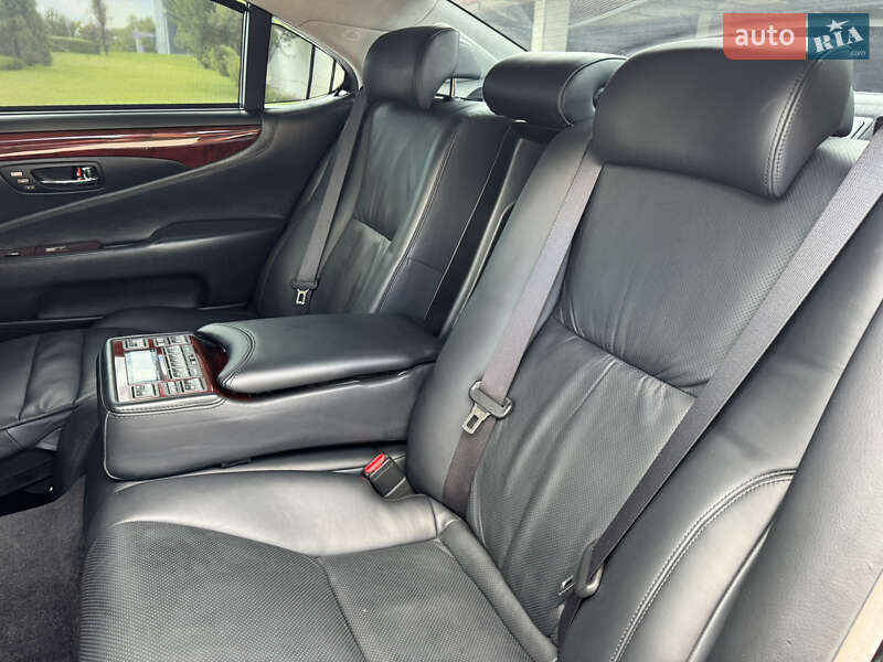 Седан Lexus LS 2012 в Киеве