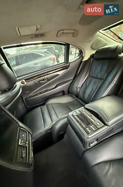 Седан Lexus LS 2013 в 