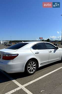 Седан Lexus LS 2009 в 