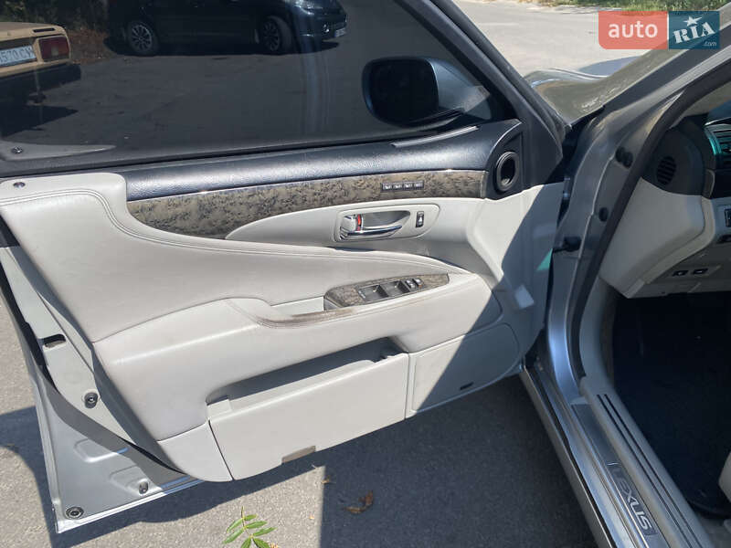 Седан Lexus LS 2007 в Полтаве