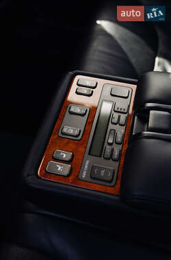 Седан Lexus LS 2001 в 