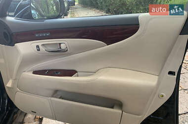Седан Lexus LS 2011 в 