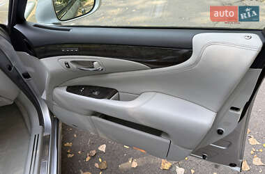 Седан Lexus LS 2011 в 