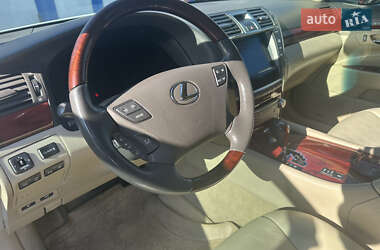 Седан Lexus LS 2011 в 
