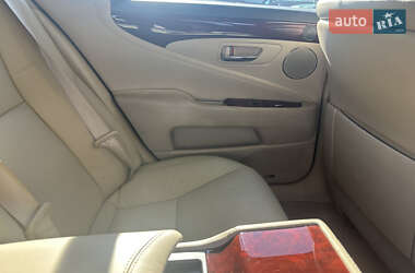 Седан Lexus LS 2011 в 