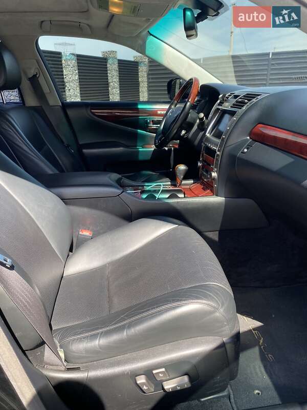 Седан Lexus LS 2008 в Луцьку